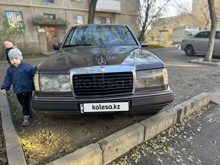 Mercedes-Benz E 230 1992 года за 1 650 000 тг. в Талдыкорган – фото 4