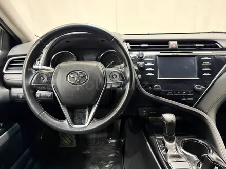 Toyota Camry 2018 года за 10 300 000 тг. в Алматы – фото 9