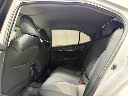 Toyota Camry 2018 года за 10 300 000 тг. в Алматы – фото 11