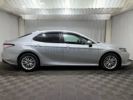 Toyota Camry 2018 года за 10 300 000 тг. в Алматы – фото 17