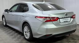 Toyota Camry 2018 годаүшін10 300 000 тг. в Алматы – фото 2