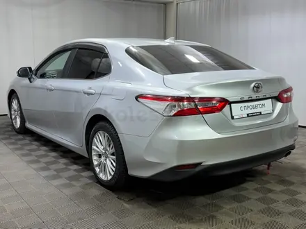 Toyota Camry 2018 года за 10 300 000 тг. в Алматы – фото 2