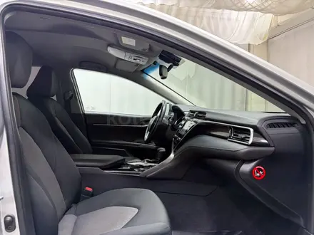 Toyota Camry 2018 года за 10 300 000 тг. в Алматы – фото 6