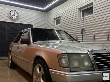 Mercedes-Benz E 230 1987 года за 1 400 000 тг. в Аральск