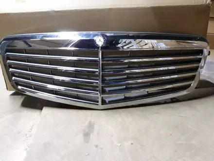 Решетка радиатора Mercedes w212 avangard 2009-13гг за 45 000 тг. в Караганда