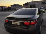 Lexus ES 300h 2013 года за 7 500 000 тг. в Атырау – фото 2