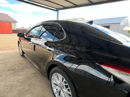 Toyota Camry 2020 года за 14 200 000 тг. в Павлодар – фото 4