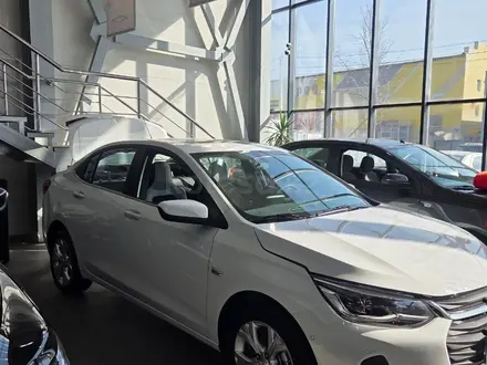 Chevrolet Onix Premier 2 2026 года за 7 990 000 тг. в Петропавловск – фото 2