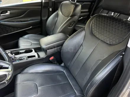 Hyundai Santa Fe 2020 года за 11 750 000 тг. в Атырау – фото 13