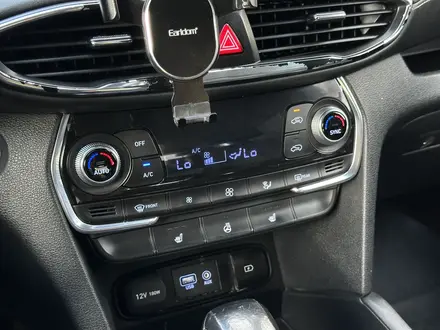 Hyundai Santa Fe 2020 года за 11 750 000 тг. в Атырау – фото 27