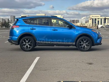 Toyota RAV4 2017 года за 9 900 000 тг. в Астана – фото 2