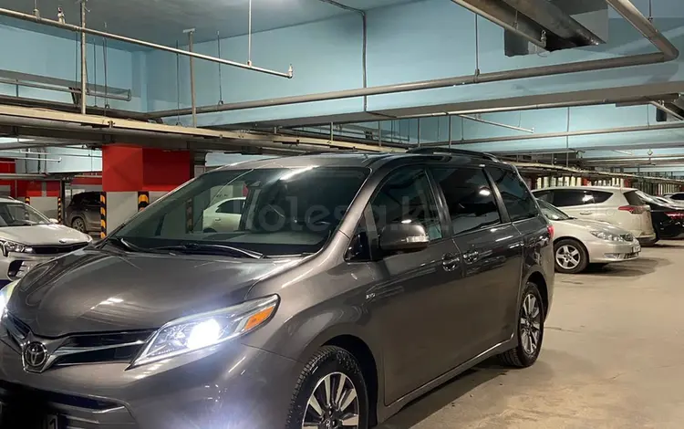 Toyota Sienna 2018 года за 18 500 000 тг. в Астана