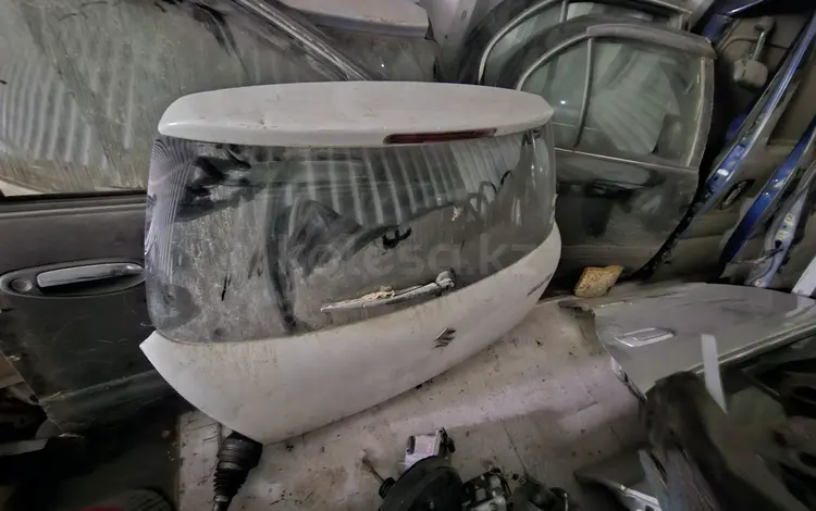 Крышка багажник для Suzuki Swift за 55 000 тг. в Алматы