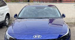 Hyundai Elantra 2023 годаfor11 500 000 тг. в Актау