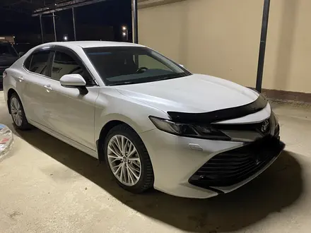 Toyota Camry 2019 года за 15 500 000 тг. в Кульсары – фото 2