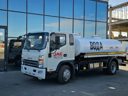 JAC  Автоцистерна для питьевой воды (молоковоз) 6 м3 на шасси N120 2023 года за 25 000 000 тг. в Атырау