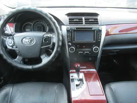 Toyota Camry 2013 года за 7 951 500 тг. в Актобе – фото 10