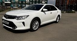 Toyota Camry 2015 года за 10 500 000 тг. в Актобе – фото 3