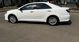 Toyota Camry 2015 года за 10 500 000 тг. в Актобе – фото 4