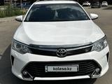 Toyota Camry 2015 года за 10 500 000 тг. в Актобе – фото 2