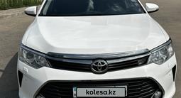 Toyota Camry 2015 года за 10 500 000 тг. в Актобе – фото 2