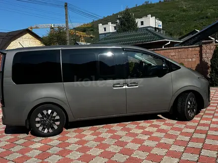 Hyundai Staria 2023 года за 19 000 000 тг. в Алматы – фото 2