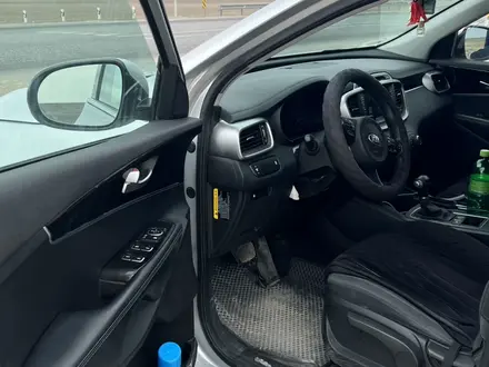 Kia Sorento 2017 года за 7 000 000 тг. в Актау – фото 2