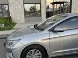 Hyundai Elantra 2019 года за 8 500 000 тг. в Шымкент – фото 2