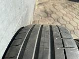 Шины Pirelli P7 EVO комплект 4шт. Сняты с дисков, привозные из Японии! за 45 000 тг. в Алматы – фото 3