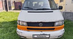 Volkswagen Caravelle 1999 годаүшін3 500 000 тг. в Алматы