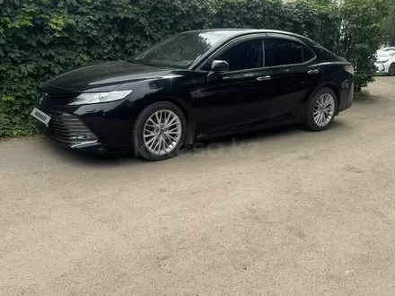 Toyota Camry 2018 года за 13 500 000 тг. в Уральск