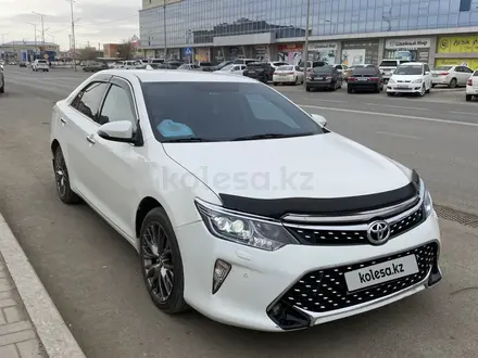 Toyota Camry 2015 года за 10 900 000 тг. в Атырау – фото 12