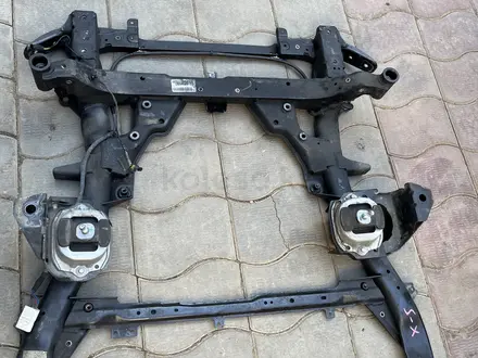 Передняя балка BMW X5 за 35 000 тг. в Алматы