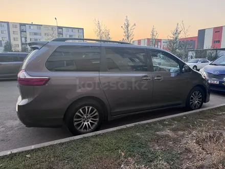 Toyota Sienna 2018 года за 15 200 000 тг. в Алматы – фото 9