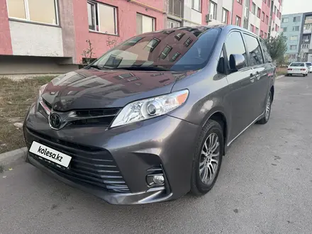 Toyota Sienna 2018 года за 15 200 000 тг. в Алматы – фото 3