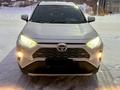 Toyota RAV4 2021 годаfor16 500 000 тг. в Актобе