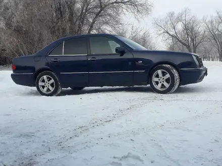 Mercedes-Benz E 230 1997 года за 3 500 000 тг. в Караганда – фото 3