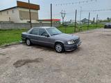 Mercedes-Benz E 200 1994 года за 1 650 000 тг. в Жетысай – фото 3