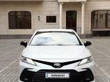 Toyota Camry 2021 года за 15 500 000 тг. в Алматы – фото 2