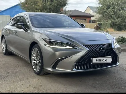 Lexus ES 350 2020 года за 27 000 000 тг. в Астана