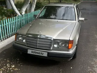 Mercedes-Benz E 230