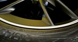 Оригинальные диски с резиной Continental R19 AMG на Mercedes Мерседес за 1 200 000 тг. в Алматы – фото 3