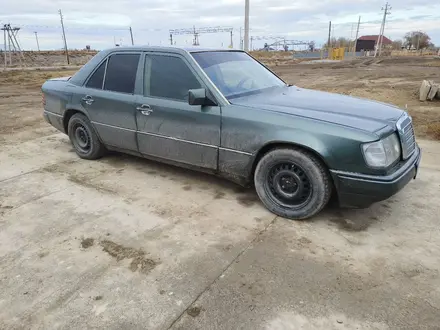 Mercedes-Benz E 220 1992 года за 1 600 000 тг. в Жалагаш – фото 3