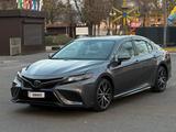 Toyota Camry 2021 года за 14 000 000 тг. в Тараз – фото 2