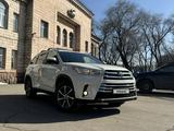 Toyota Highlander 2019 года за 23 000 000 тг. в Алматы – фото 2