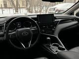 Toyota Camry 2021 года за 14 300 000 тг. в Уральск – фото 3