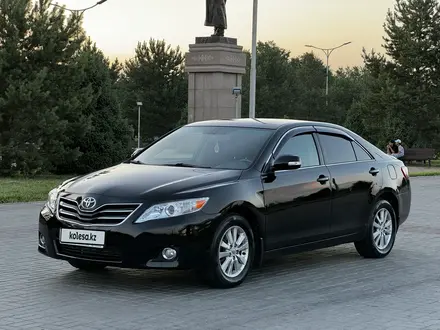 Toyota Camry 2010 года за 6 900 000 тг. в Алматы – фото 2