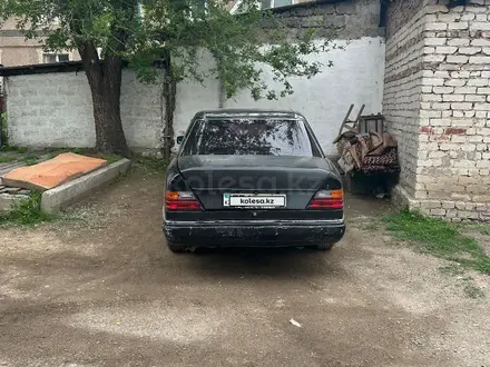 Mercedes-Benz E 220 1992 года за 1 350 000 тг. в Алматы – фото 4
