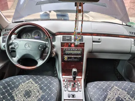 Mercedes-Benz E 260 2001 года за 5 200 000 тг. в Астана – фото 15