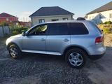 Volkswagen Touareg 2006 годаfor4 000 000 тг. в Атырау – фото 3